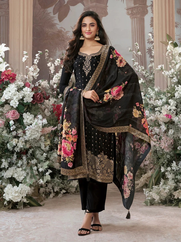 Kiran – Black Dola Silk Kurta Set with Jacquard Detailing and Intricate Embroidery, Paired with a Cherry Silk Dupatta – 3 Pcs