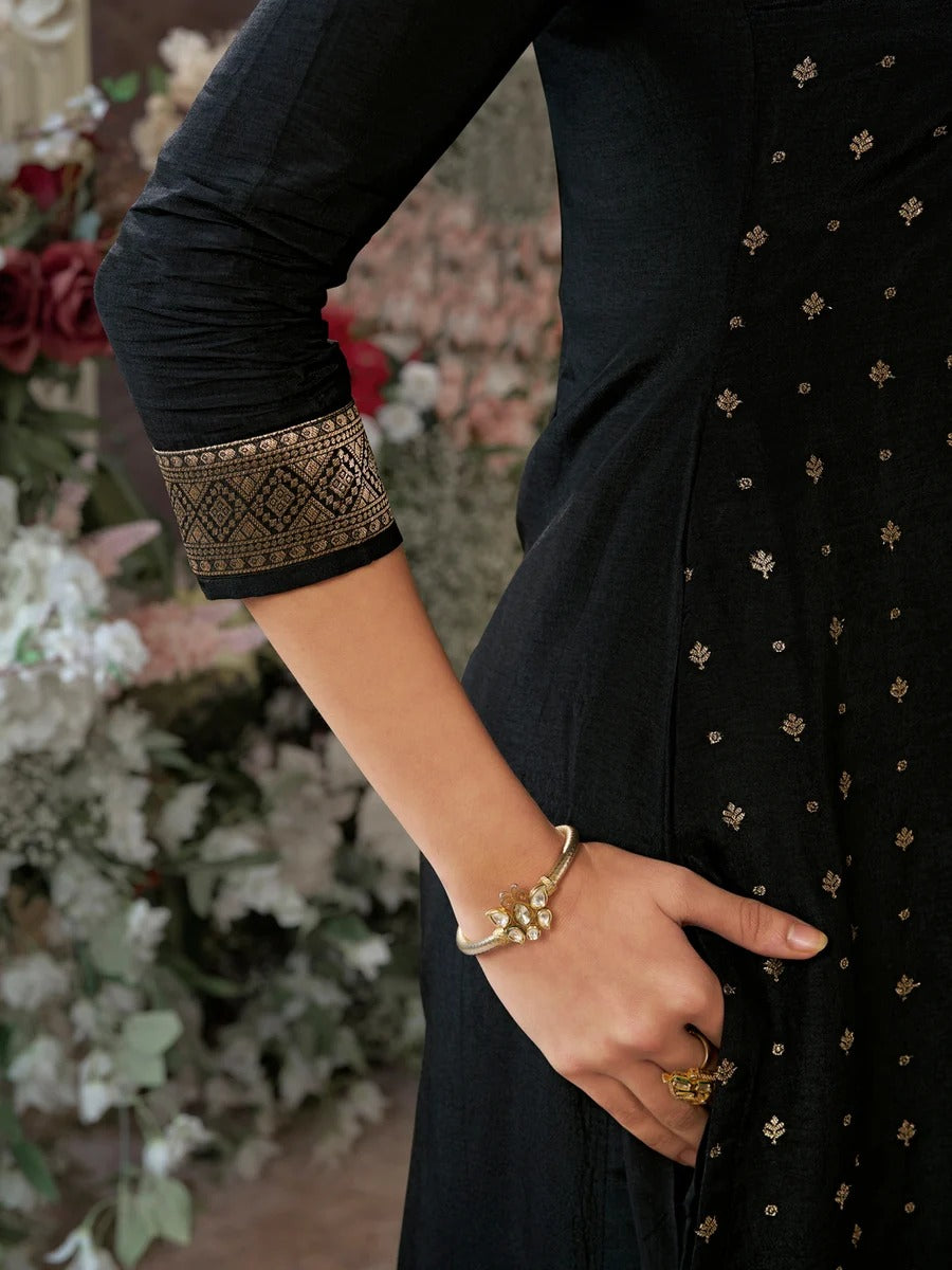 Kiran – Black Dola Silk Kurta Set with Jacquard Detailing and Intricate Embroidery, Paired with a Cherry Silk Dupatta – 3 Pcs