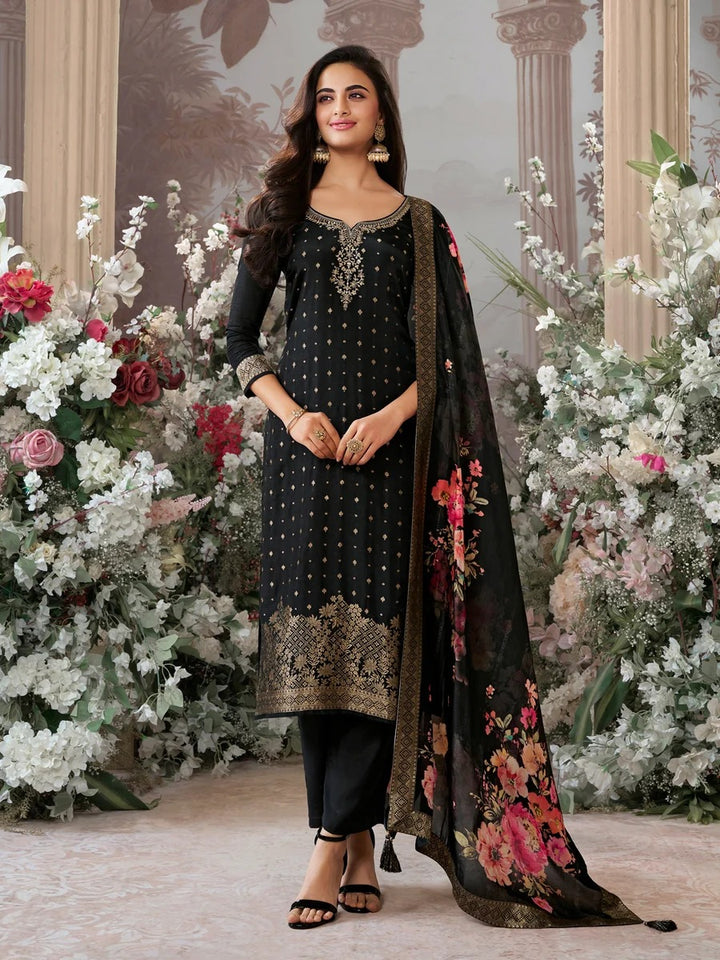 Kiran – Black Dola Silk Kurta Set with Jacquard Detailing and Intricate Embroidery, Paired with a Cherry Silk Dupatta – 3 Pcs